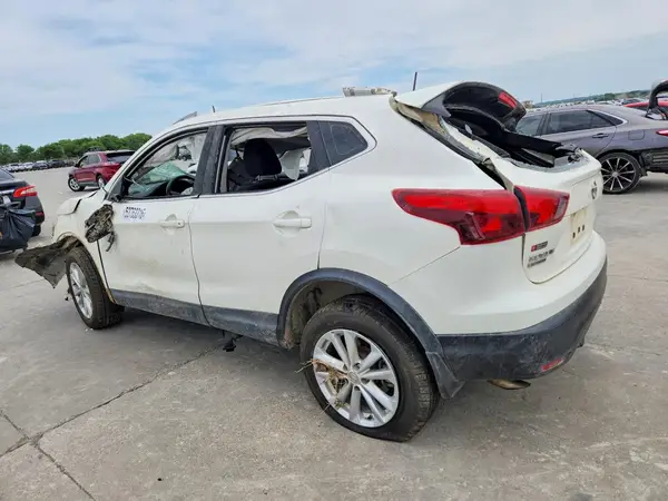 JN1BJ1CP8HW029844 2017 NISSAN ROGUE - Image 2