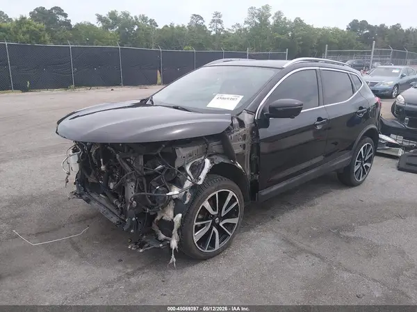 JN1BJ1CP8HW035952 2017 NISSAN ROGUE - Image 2