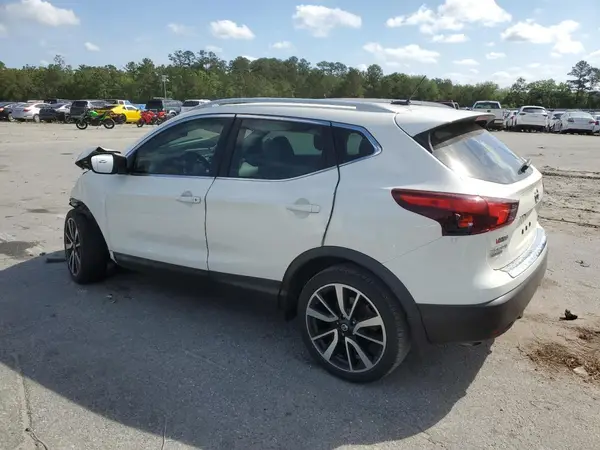 JN1BJ1CP8HW036664 2017 NISSAN ROGUE - Image 2