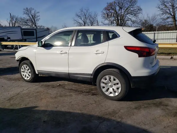 JN1BJ1CP8JW100465 2018 NISSAN ROGUE - Image 2
