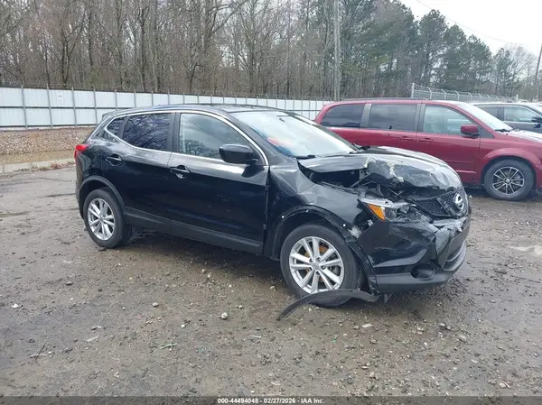 JN1BJ1CP8JW101986 2018 NISSAN ROGUE - Image 1