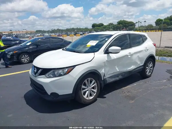 JN1BJ1CP8JW103897 2018 NISSAN ROGUE - Image 2
