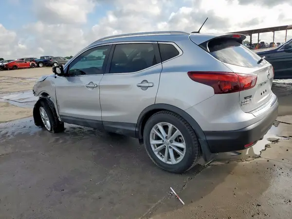 JN1BJ1CP8JW105083 2018 NISSAN ROGUE - Image 2
