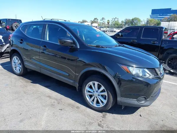 JN1BJ1CP8JW106461 2018 NISSAN ROGUE - Image 1