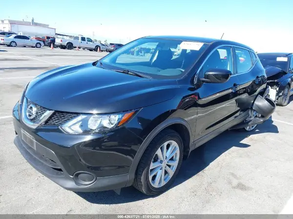 JN1BJ1CP8JW106461 2018 NISSAN ROGUE - Image 2