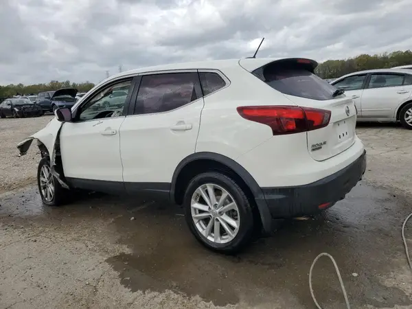 JN1BJ1CP8JW108470 2018 NISSAN ROGUE - Image 2