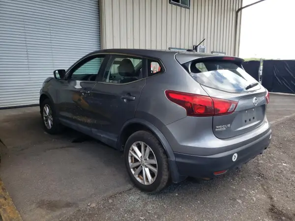 JN1BJ1CP8JW109523 2018 NISSAN ROGUE - Image 2