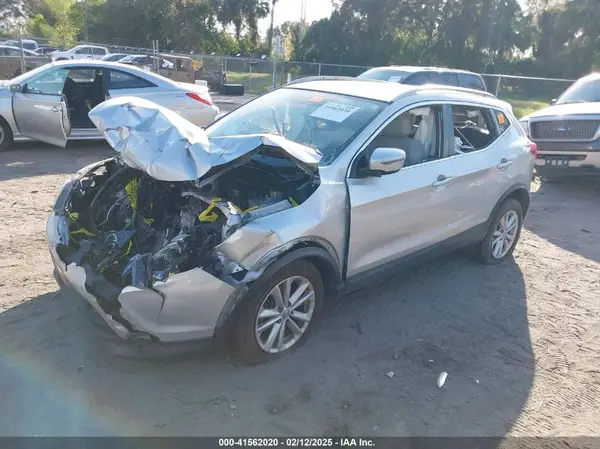 JN1BJ1CP8JW150976 2018 NISSAN ROGUE - Image 2
