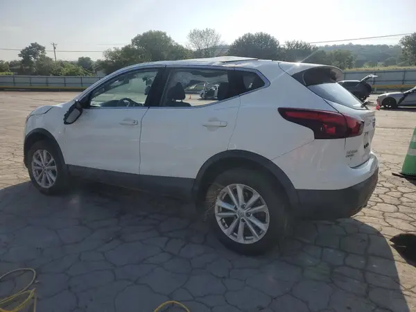 JN1BJ1CP8JW151352 2018 NISSAN ROGUE - Image 2