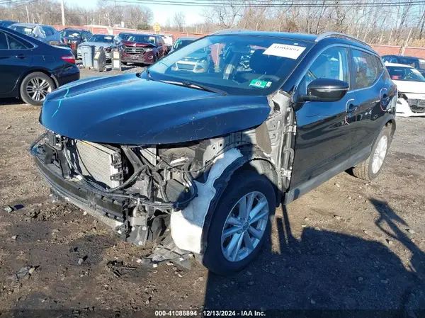 JN1BJ1CP8JW151741 2018 NISSAN ROGUE - Image 2