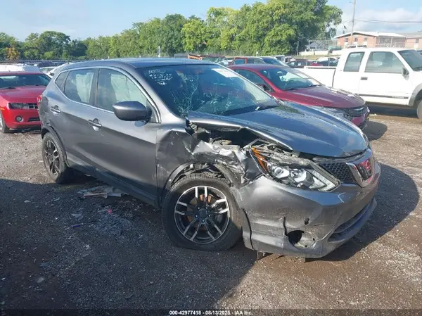 JN1BJ1CP8JW152288 2018 NISSAN ROGUE - Image 1