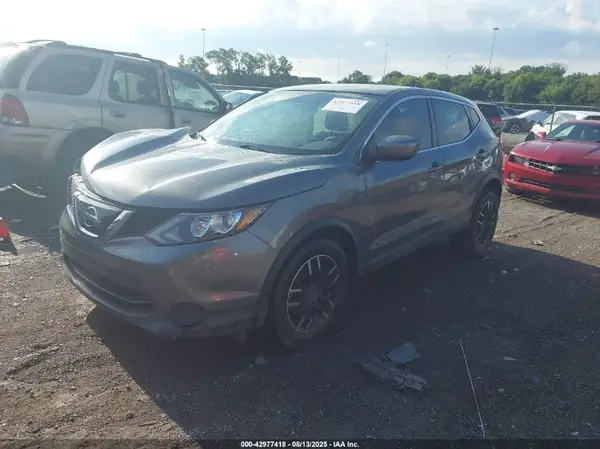 JN1BJ1CP8JW152288 2018 NISSAN ROGUE - Image 2