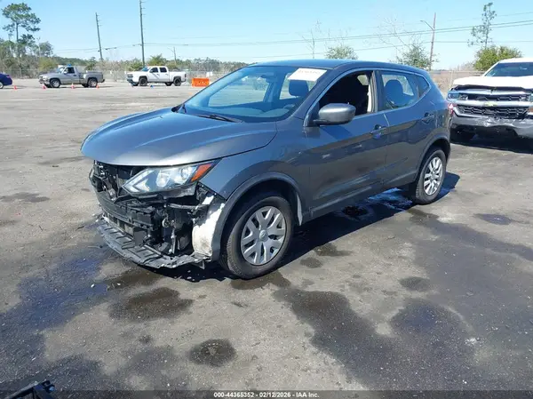 JN1BJ1CP8JW155319 2018 NISSAN ROGUE - Image 2