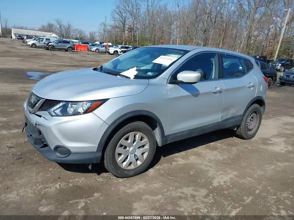 JN1BJ1CP8JW155563 2018 NISSAN ROGUE - Image 2