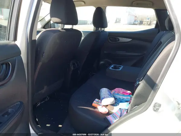 JN1BJ1CP8JW155563 2018 NISSAN ROGUE - Image 8