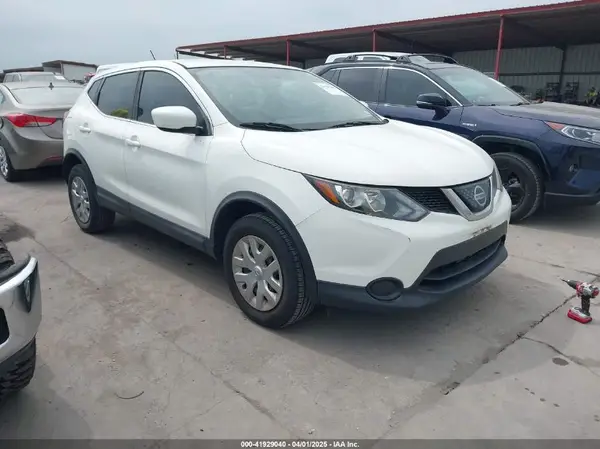 JN1BJ1CP8JW155675 2018 NISSAN ROGUE - Image 1