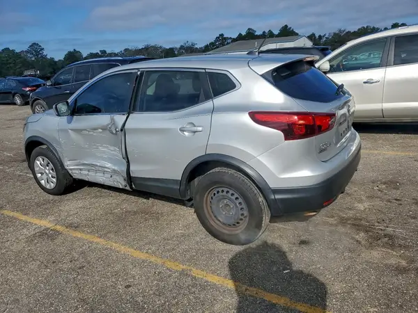 JN1BJ1CP8JW156907 2018 NISSAN ROGUE - Image 2