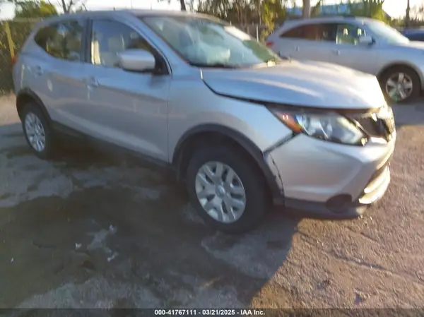 JN1BJ1CP8JW157281 2018 NISSAN ROGUE - Image 1