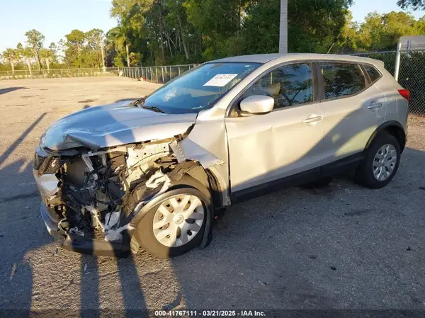 JN1BJ1CP8JW157281 2018 NISSAN ROGUE - Image 2