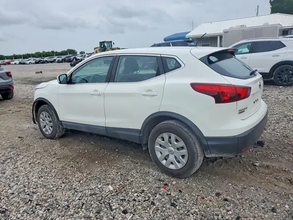 JN1BJ1CP8JW157328 2018 NISSAN ROGUE - Image 2