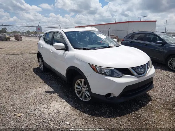 JN1BJ1CP8JW157426 2018 NISSAN ROGUE - Image 1