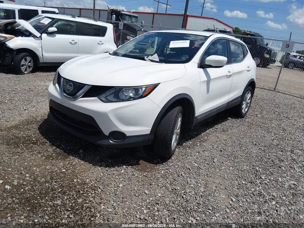 JN1BJ1CP8JW157426 2018 NISSAN ROGUE - Image 2