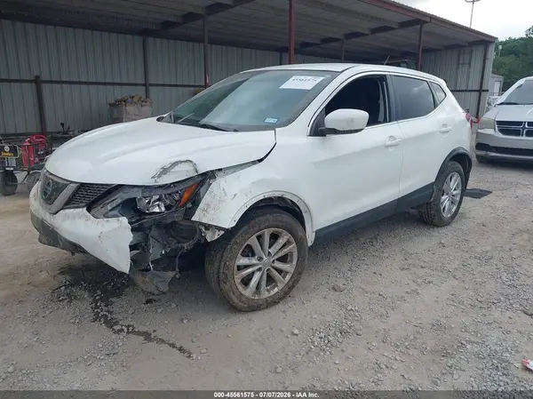 JN1BJ1CP8JW157734 2018 NISSAN ROGUE - Image 2