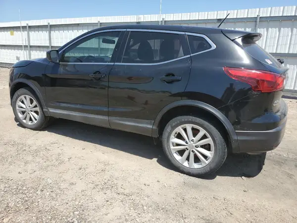 JN1BJ1CP8JW158057 2018 NISSAN ROGUE - Image 2