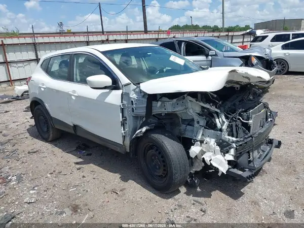 JN1BJ1CP8JW158639 2018 NISSAN ROGUE - Image 1