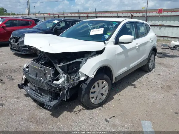 JN1BJ1CP8JW158639 2018 NISSAN ROGUE - Image 2