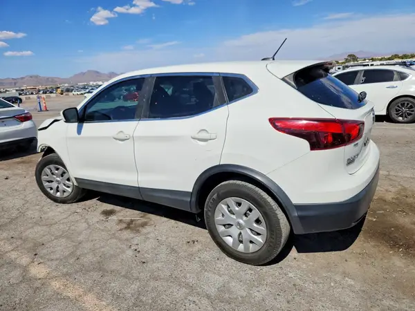 JN1BJ1CP8JW158687 2018 NISSAN ROGUE - Image 2