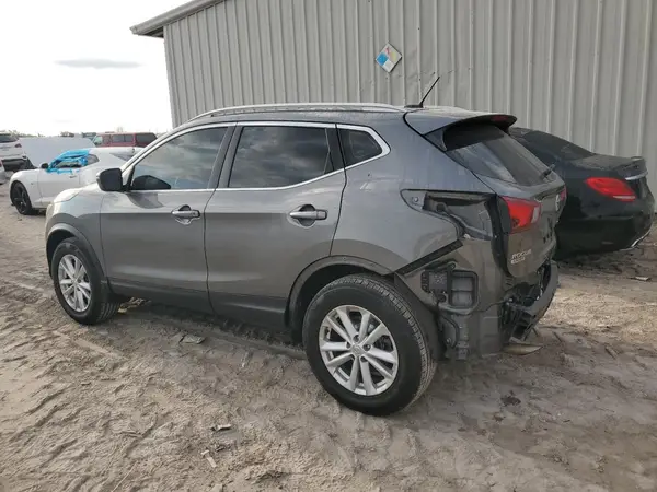JN1BJ1CP8JW160424 2018 NISSAN ROGUE - Image 2