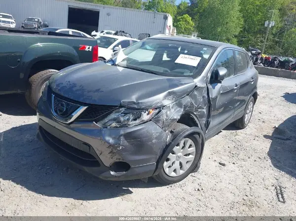 JN1BJ1CP8JW160553 2018 NISSAN ROGUE - Image 2