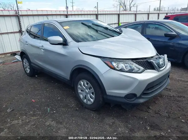 JN1BJ1CP8JW161427 2018 NISSAN ROGUE - Image 1