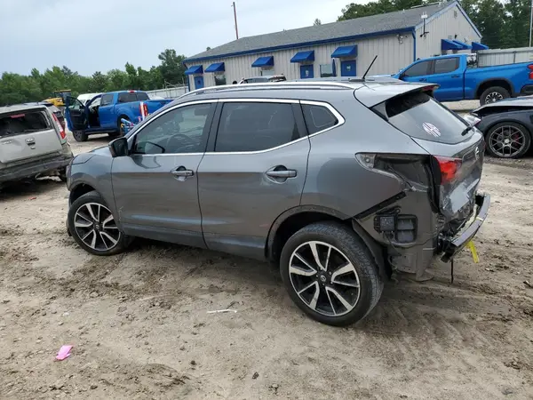JN1BJ1CP8JW163100 2018 NISSAN ROGUE - Image 2