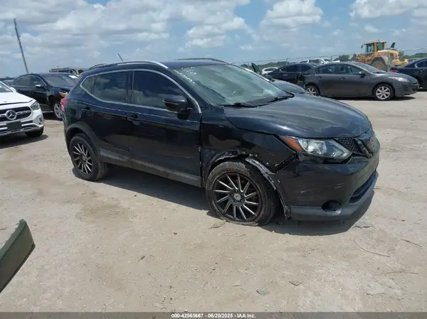 JN1BJ1CP8JW164005 2018 NISSAN ROGUE - Image 1