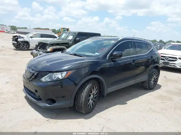 JN1BJ1CP8JW164005 2018 NISSAN ROGUE - Image 2