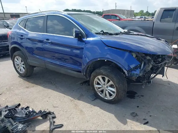 JN1BJ1CP8JW185596 2018 NISSAN ROGUE - Image 1