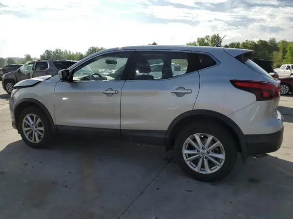 JN1BJ1CP8JW185727 2018 NISSAN ROGUE - Image 2