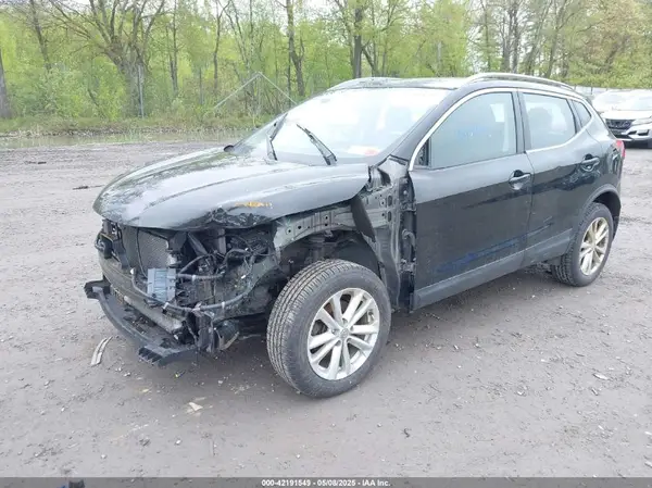 JN1BJ1CP8JW187445 2018 NISSAN ROGUE - Image 2