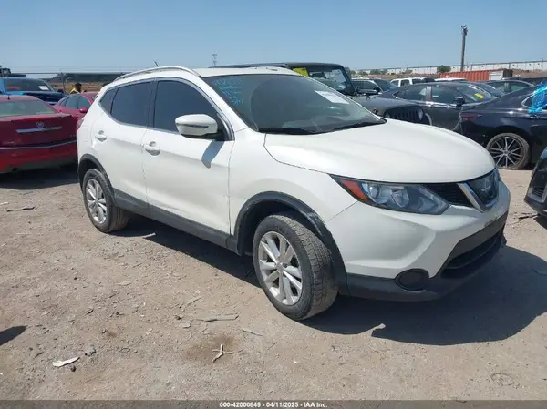 JN1BJ1CP8JW188434 2018 NISSAN ROGUE - Image 1