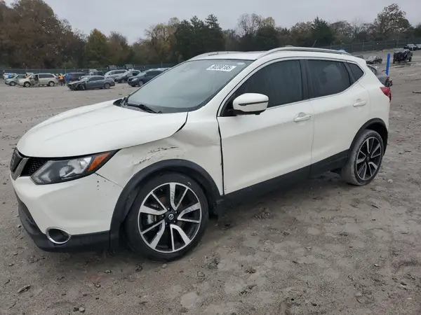 JN1BJ1CP8JW500557 2018 NISSAN ROGUE - Image 1