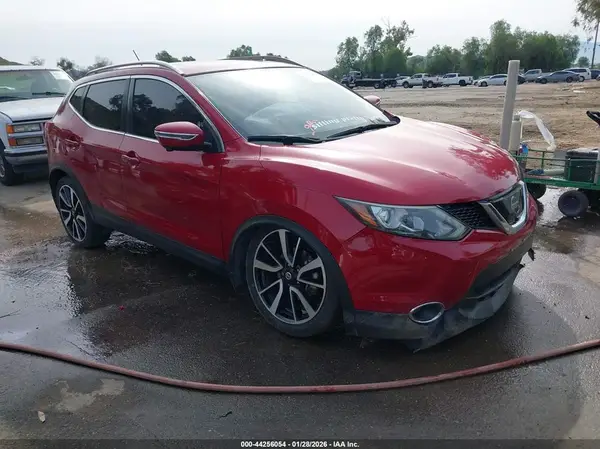 JN1BJ1CP9HW005570 2017 NISSAN ROGUE - Image 1