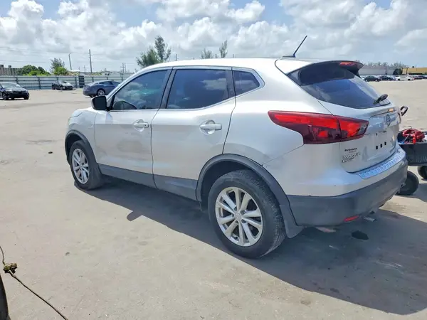 JN1BJ1CP9HW009974 2017 NISSAN ROGUE - Image 2