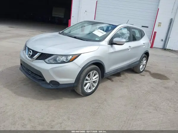 JN1BJ1CP9HW012468 2017 NISSAN ROGUE - Image 2