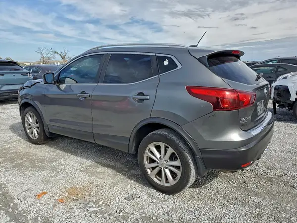 JN1BJ1CP9HW018268 2017 NISSAN ROGUE - Image 2