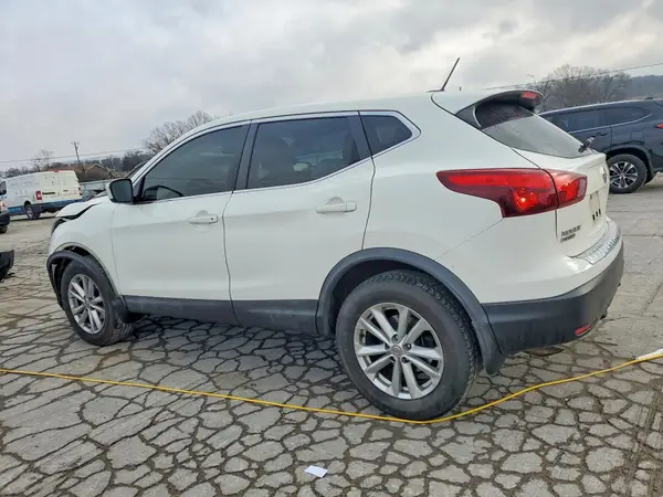 JN1BJ1CP9HW018271 2017 NISSAN ROGUE - Image 2