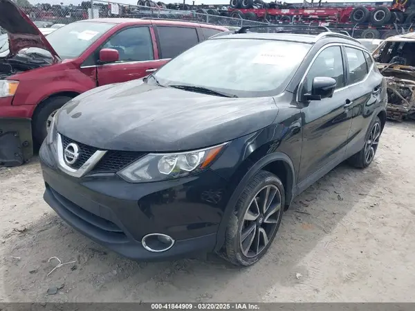 JN1BJ1CP9HW018741 2017 NISSAN ROGUE - Image 2