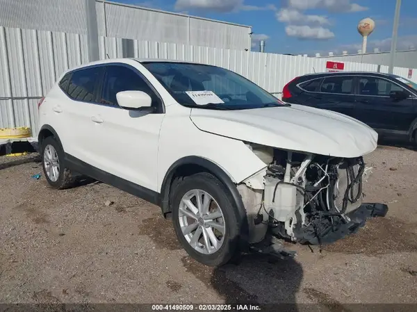 JN1BJ1CP9HW021168 2017 NISSAN ROGUE - Image 1