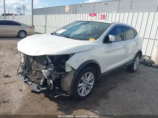 JN1BJ1CP9HW021168 2017 NISSAN ROGUE - Image 2